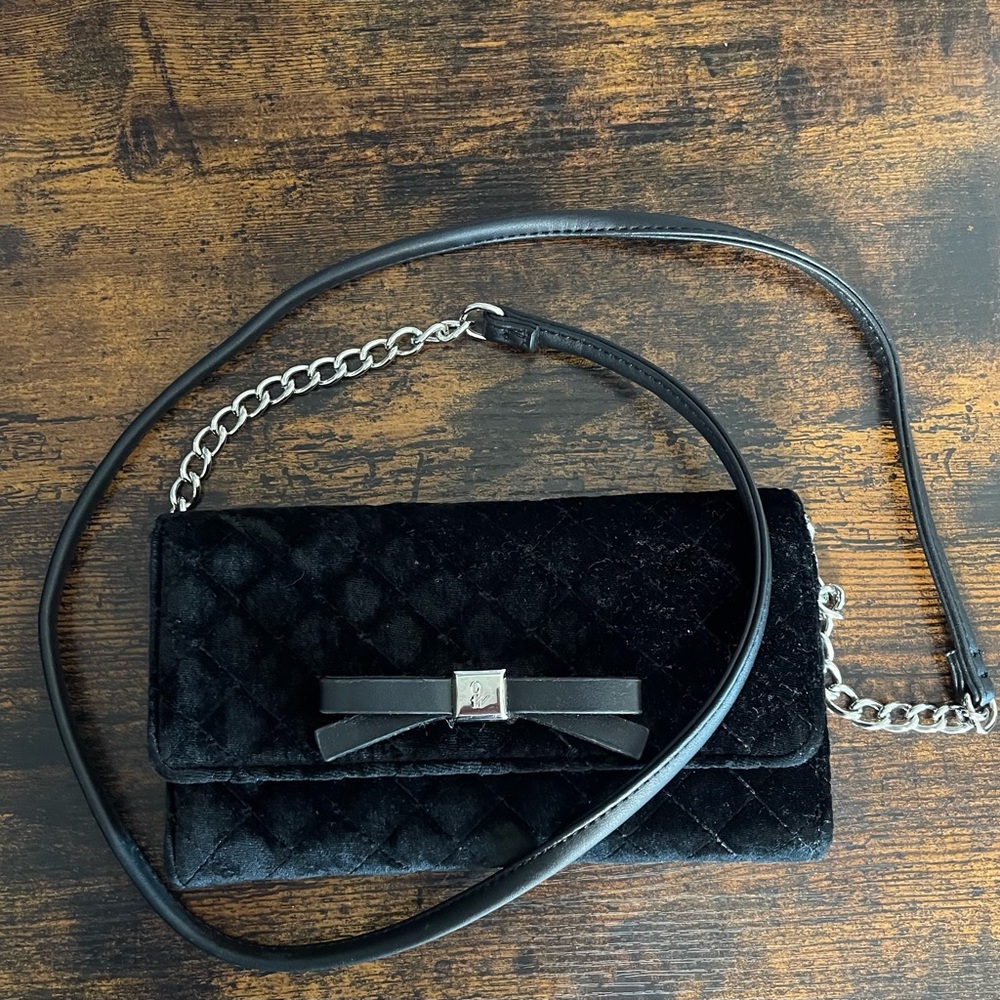 Elegant Black Quilted Women's Bag
